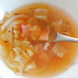 キャベツ　ベーコン　玉葱の炒め中華スープ